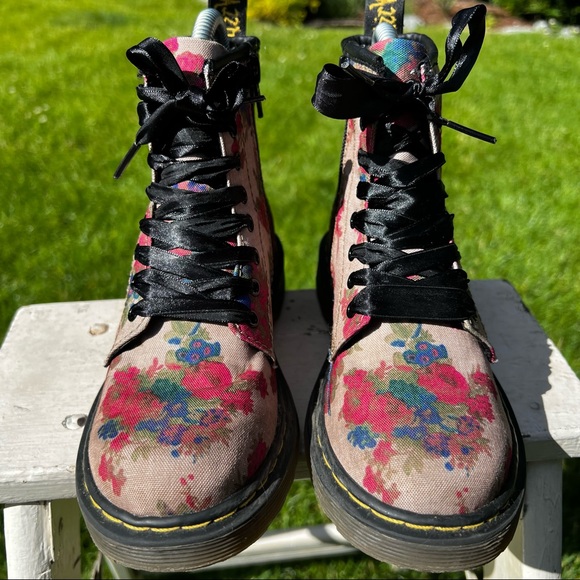 Limited Dr. Martens Delaney Floral Boots (Size 1) - Picture 2 of 11